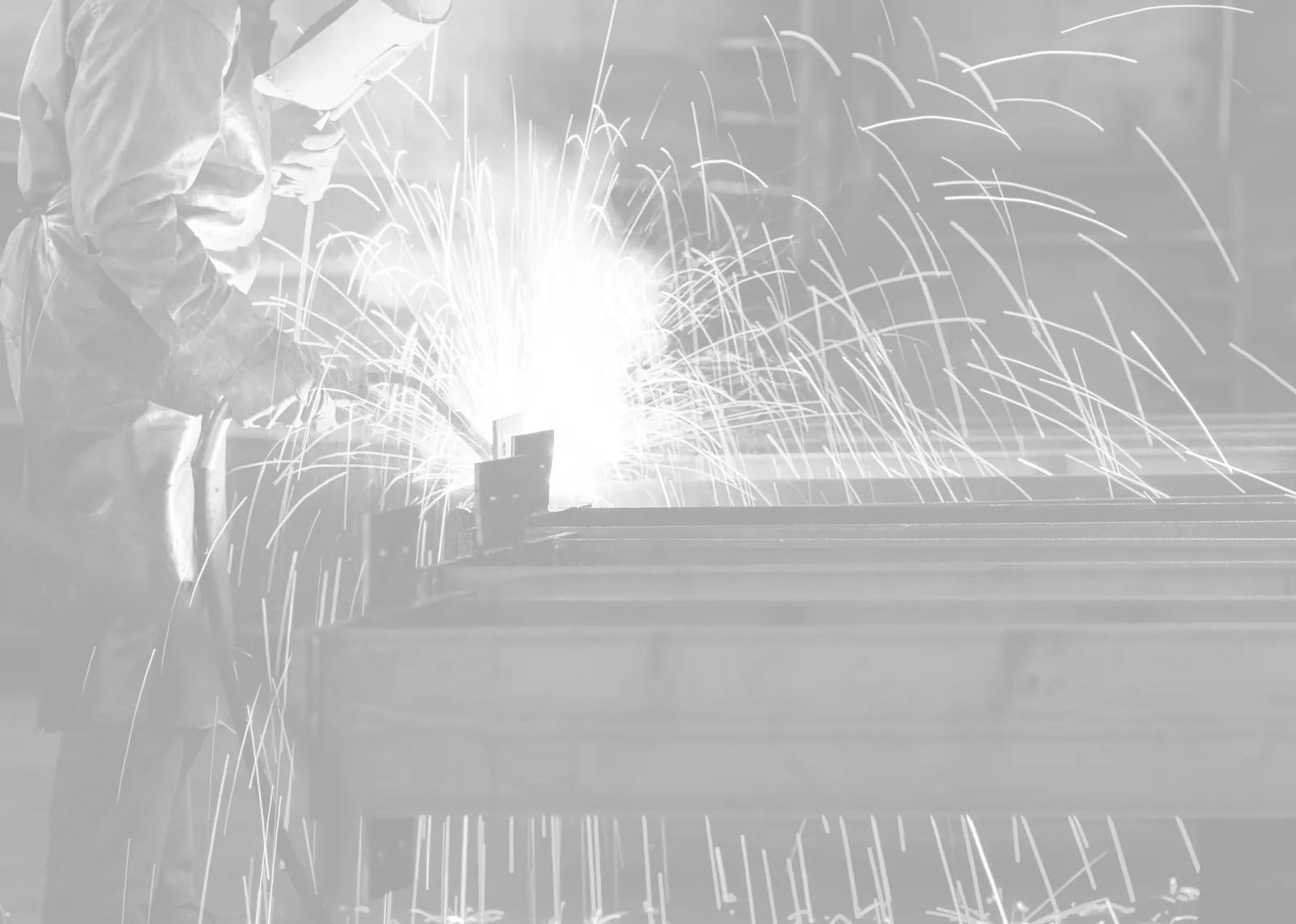 Spawanie konstrukcji stalowej w zakładzie produkcyjnym CNC Konstrukcje w Grudziądzu